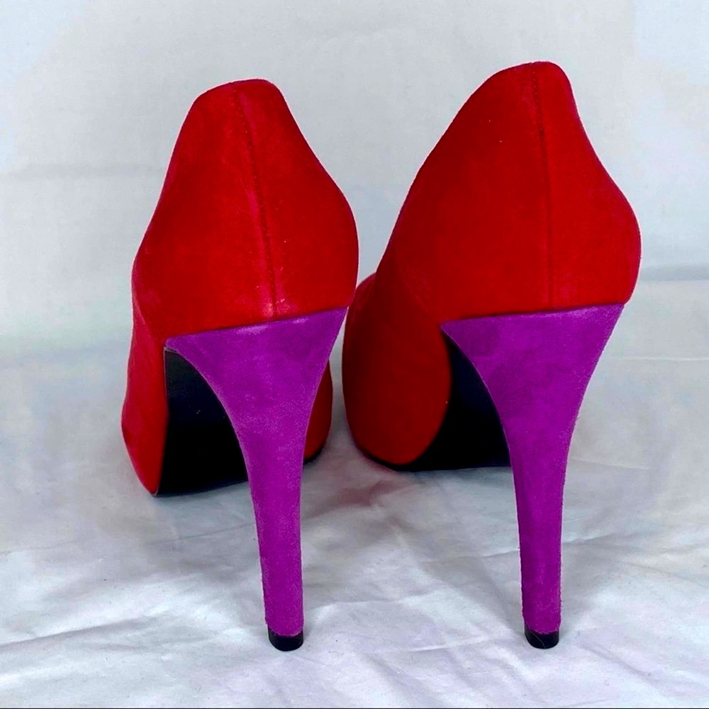 GUESS  CLASSY SUEDE OPEN TOE RED /PURPLE SUEDE 4” HEELS PEEP TOE 7.5 - Picture 3 of 6